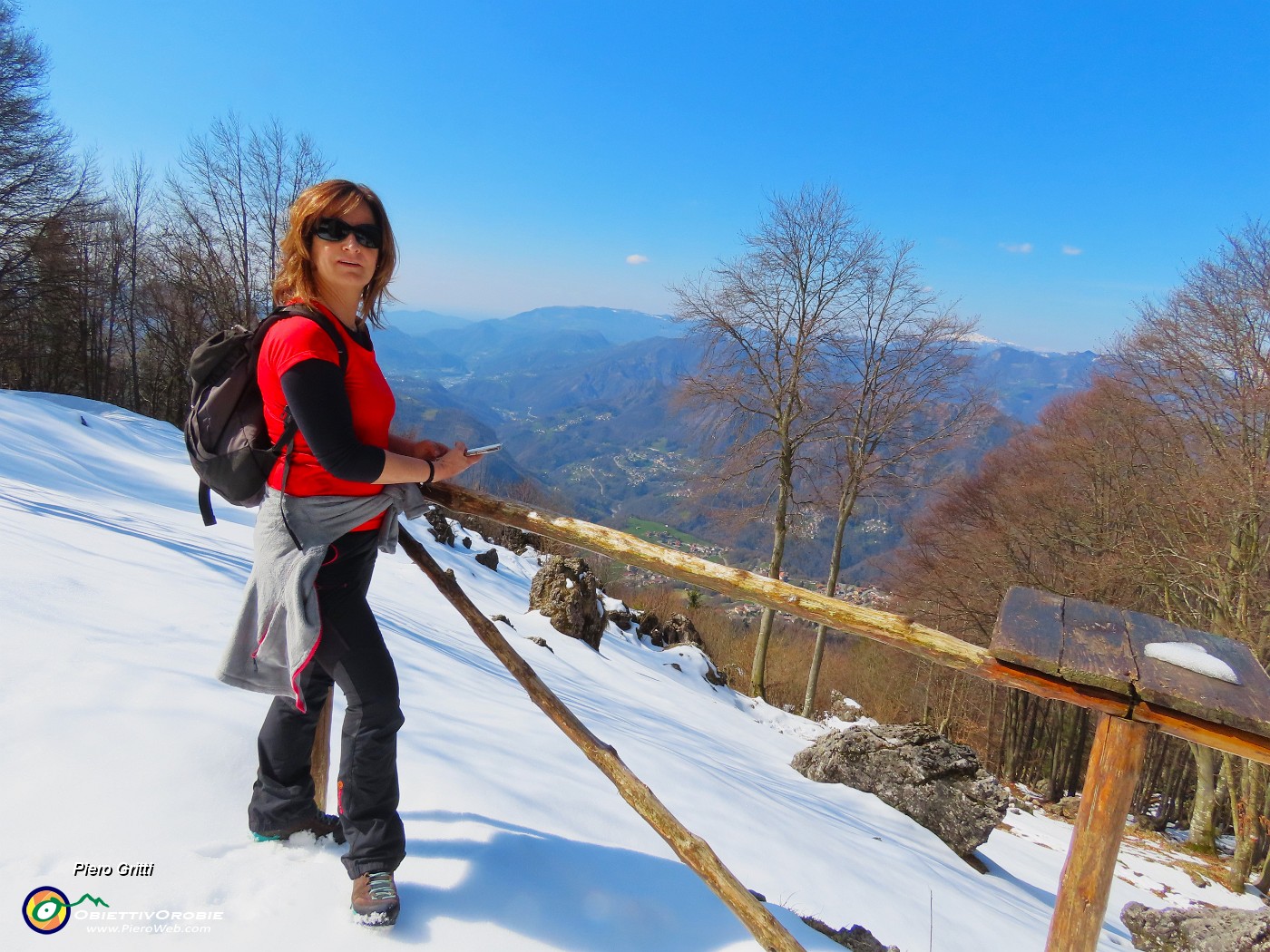 33 Innevata la radura prativa del Baitèl del Gustì (1420 m).JPG